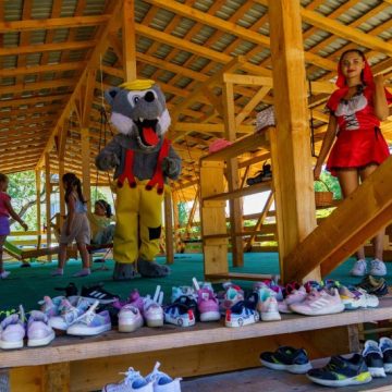 Invitație pentru copii, părinți și bunici la o zi de poveste la Castelul Lupilor Transilvania