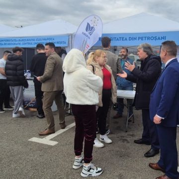 Oferta UPET promovată la Târgul Ofertelor Educaționale Universitare de la Rm. Vâlcea