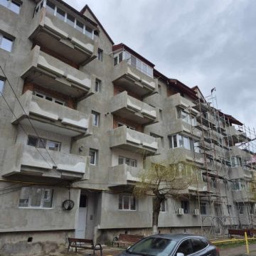 Proiecte majore de eficientizare energetică și estetică a blocurilor din orașul-stațiune Uricani