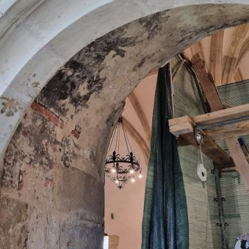 Se restaurează frescele originale de la Castelul Corvinilor