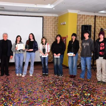 Premiu special pentru elevii Liceului Tehnologic „Retezat” Uricani din partea Asociației Zamolxe 182 Deva