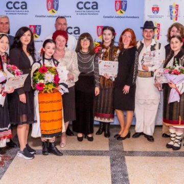 Regal folcloric fără egal la ediția din 2025 a Festivalului-concurs de interpretare a cântecului popular românesc „Drăgan Muntean” de la Deva