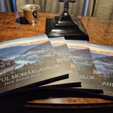 Albumul foto „Ținutul Momârlanilor-Țara dintre Jiuri” va fi prezentat la Universitatea din Petroșani