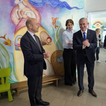 Ambasadorul Italiei evidențiază „Casa Pollicino” din Petroșani drept un simbol viu al cooperării româno-italiene