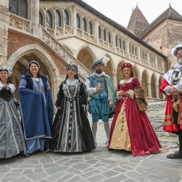 S-a deschis „Târgul Castelelor” – ediţia a X –a, la Castelul Corvinilor de la Hunedoara