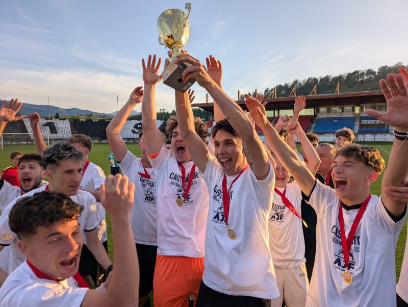 Tinerii fotbaliști de la Jiul Petroșani sunt campioni ai județului Hunedoara!