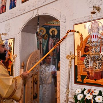 Zi de sărbătoare la înnoirea bisericii „Schimbarea la Față” a parohiei Petrila-Cimpa