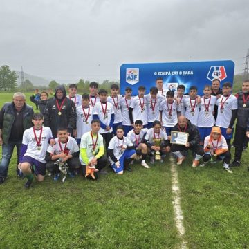 Juniorii U16 de la CSM „Mihai Viteazu” Vulcan sunt campioni ai județului Hunedoara la fotbal