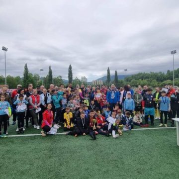 Bucuria fotbalului în familie, la complexul sportiv „Petre Libardi” din Petroșani