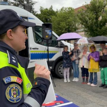 Polițiștii au încheiat „Săptămâna Națională a Siguranței Rutiere” și dau startul „Săptămânii Prevenirii Criminalității” 2025, în județul Hunedoara