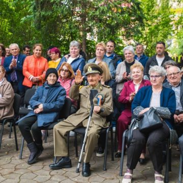 De ”Ziua Eroilor” comunitatea din Lupeni a demonstrat din nou că „Eroi au fost, eroi sunt încă, și-or fi cât neamul românesc!”