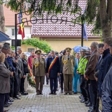 Omagiu adus eroilor în comunitatea locală de la Petroșani