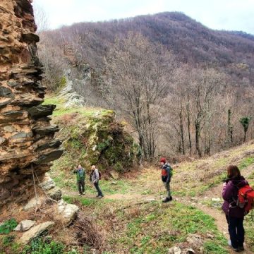 „Poteca de poveste de la Cetatea Colț” – primul traseu tematic din România interpretat prin benzi desenate prinde contur în Geoparcul Țara Hațegului
