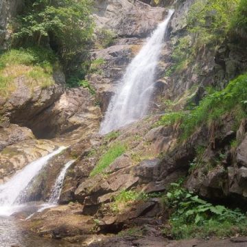 Asociația de EcoTurism Valea Jiului propune pasionaților de turism în natură „Itinerariul cascadelor”