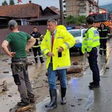 Rupere de nori la Lupeni, cu inundații și viituri
