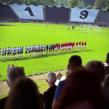 Spectacol fotbalistic la Petroșani, pe teren și în tribune, la ediția I a Memorialului „Gigi Mulțescu”