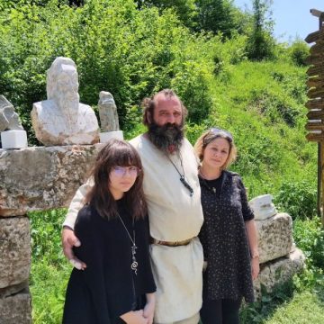 Sculpturile artistului-miner Edi Schneider, punct de atracție la Peștera Bolii