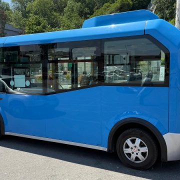 Autobuz electric pentru transportul turiștilor la Cetatea Deva