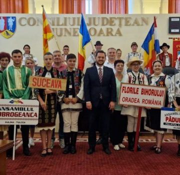 Festivalul Internațional de Folclor “Carpatica Deva” a debutat la… Consiliul Județean