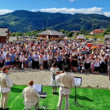 Tradiție, folclor, meșteșug și multă bucurie la „Nedeia de Sânpetru” de la Muzeul Satului Petrila