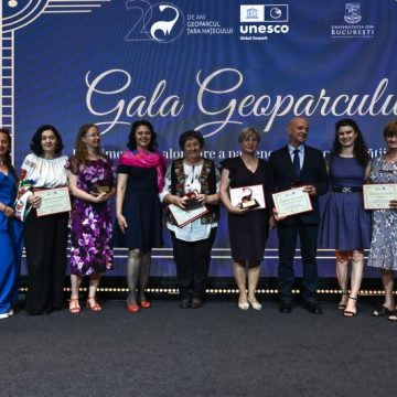 Geoparcul Țara Hațegului a aniversat 20 de ani de educație, cercetare și parteneriate locale printr-o gală dedicată comunității