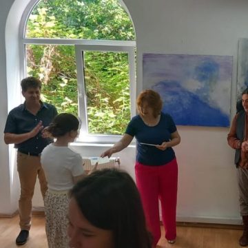 Două expoziții cu interacțiuni ale artelor la Casa de Cultură a Studenților din Petroșani