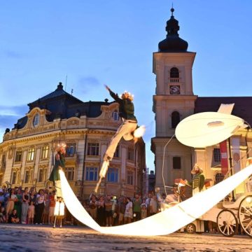 Sibiul se transformă într-o mare scenă de teatru odată cu debutul Festivalului Internațional de Teatru FITS 2025