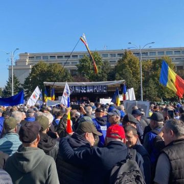 Minerii din Valea Jiului participă la protestul Confederației Meridian de la București