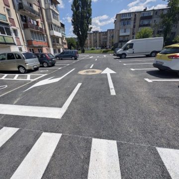 Noi parcări moderne pe strada Aviatorilor din Petroșani