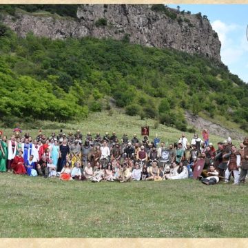 La Măgura Uroiului începe DacFest 2025 – Sub Semnul Lupului, cel mai mare eveniment de reenactment istoric din România
