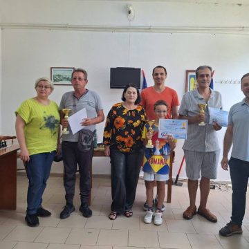 Un nou succes pentru „micul Kasparov” Rareș Apostu, la turneul de șah de la Petroșani