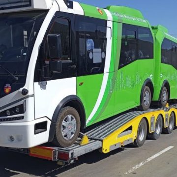 Transport ecologic local la Lupeni. Primarul Lucian Resmeriță a semnat contactul de achiziție pentru 14 autobuze electrice