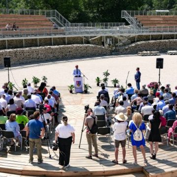 Ulpia Traia Sarmizegetusa Augusta renaște odată cu restaurarea și repunerea în valoare a Amfiteatrului roman din situl istoric