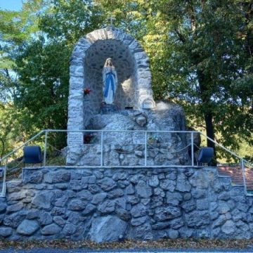 Pelerinaj de Sf. Maria la statuia Maicii Domnului de la Câmpu lui Neag