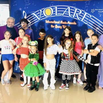 Succes de răsunet al tinerilor artiști pregătiți de Béla Andráși & Camelia Florescu la Festivalul Internațional „Volare” de la Piatra Neamț