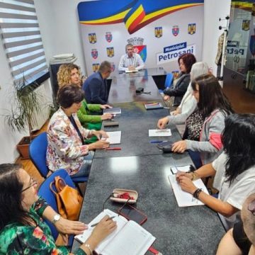 Pregătiri pentru debutul noului an școlar la Petroșani