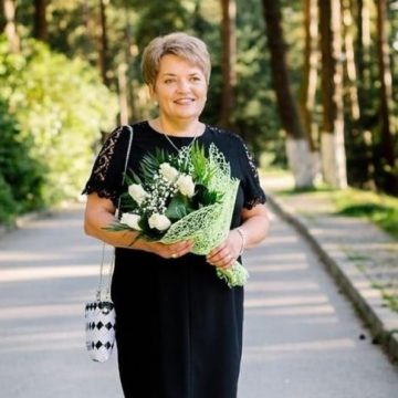 Exploatarea Culturală Petrila prezintă „Tușe de cărbune” în expoziția de debut în arta grafică al artistei Hajni Hirt