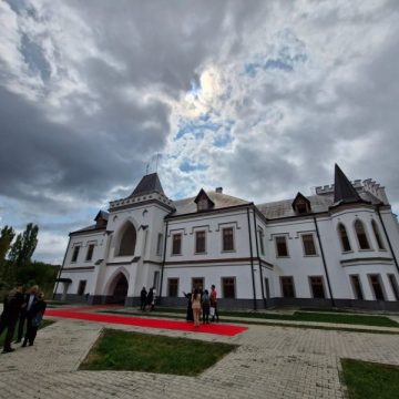Castelul Nopcsa din Țara Hațegului și-a redeschis porțile, devenind un nou reper pe harta turismului hunedorean