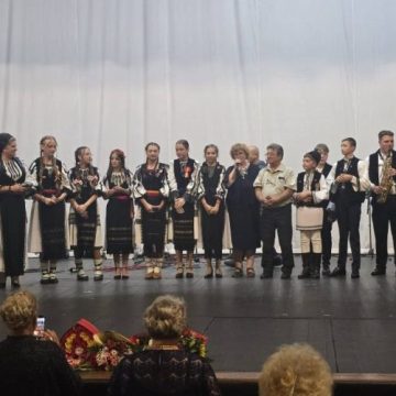 Sărbătoare pe portativ la Petroșani, la aniversarea carierei de 45 de ani a profesorului Tiberiu Coconeț