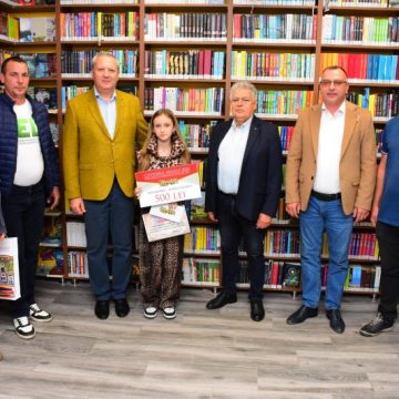 Alexandra Maria Lăzăruț, laureată a unui nou premiu al proiectului „Caravana excelenței în lectură”