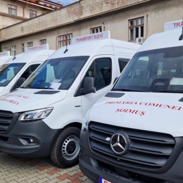 Alte 9 microbuze electrice pentru transportul elevilor au fost predate primăriilor din județul Hunedoara
