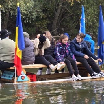 Școala de plutărit „Petro Aqua” a pornit pe drumul apelor, pe Mureș