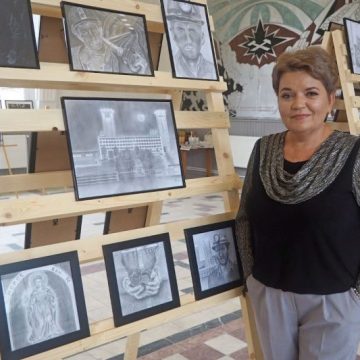 „Tușe de cărbune” izvorâte din talentul și pasiunea pentru arta grafică al artistului plastic Hajni Hirt