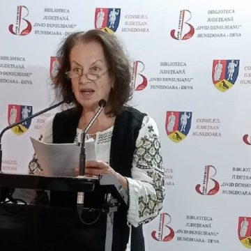 Triplă lansare de carte a autoarei Maria Sângerean-Sibioara la Deva