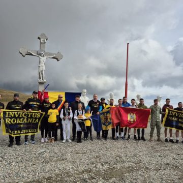 Ștafeta Veteranilor INVICTUS a fost preluată de alergătorii hunedoreni la Pasul Vâlcan