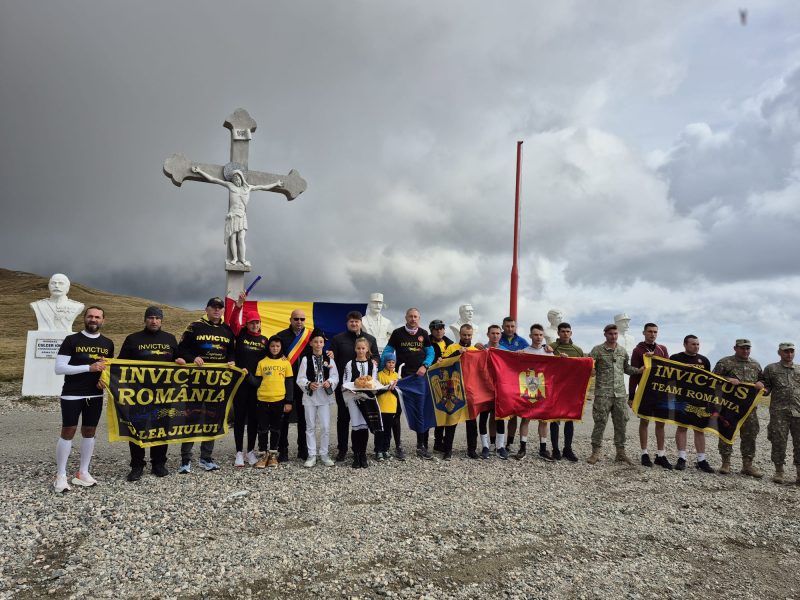 Ștafeta Veteranilor INVICTUS a fost preluată de alergătorii hunedoreni la Pasul Vâlcan
