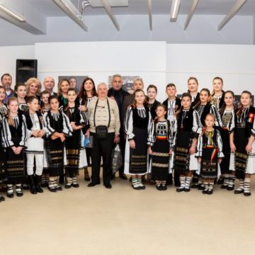 Tradiție și artă fotografică în cartea de vizită a Văii Jiului la expoziția „Ținutul Momârlanilor – Țara dintre Jiului” deschisă la Galeria Națională de Artă Forma din Deva