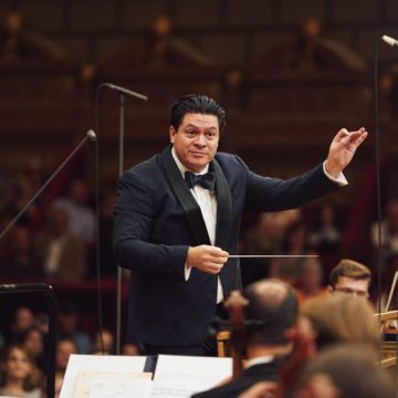 Maestrul Cristian Măcelaru primește titlul de Cetățean de Onoare al Municipiului București