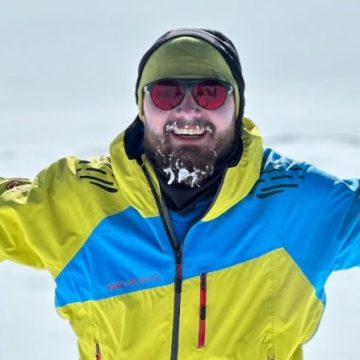 Alpinistul Adrian Ahrițculesei atacă vârful Mount Vinson, cel mai înalt vârf montan din Antarctica