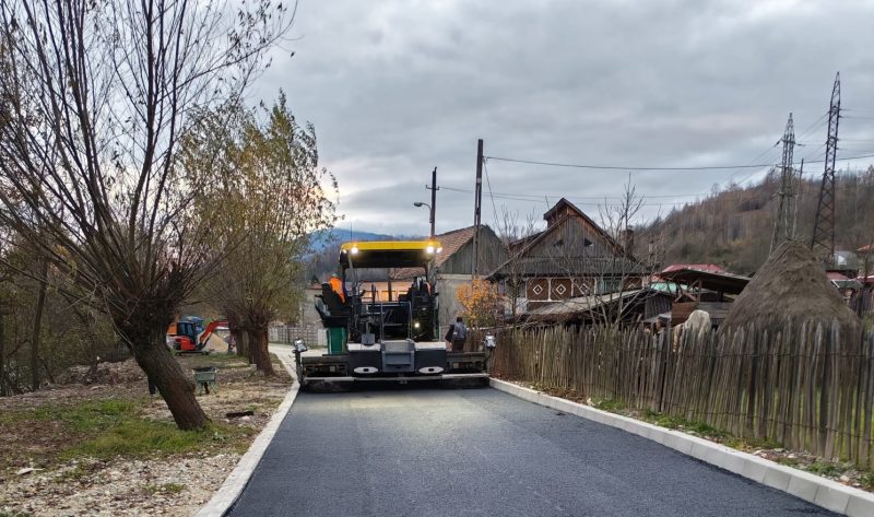 Asfalt pe strada Digului din municipiul Petroșani